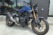 ホンダ・CB250R　オプション多数装備のお買得中古車入荷致しました！