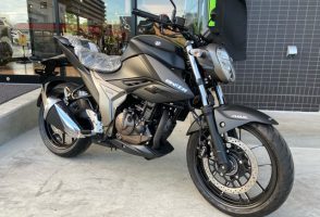 SUZUKI　ジクサー250のマットブラック入荷しました♪