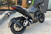 SUZUKI　ジクサー250のマットブラック入荷しました♪3