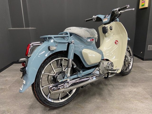 スーパーカブＣ１２５・パールカデットグレーの新車が入荷しました♪3