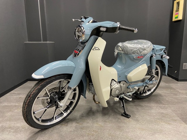 スーパーカブＣ１２５・パールカデットグレーの新車が入荷しました♪5