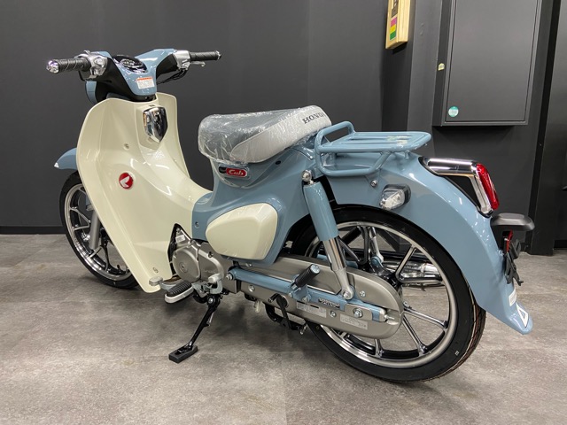 スーパーカブＣ１２５・パールカデットグレーの新車が入荷しました♪6