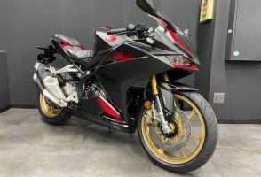 HONDA・CBR250RR マットブラック、１台即納可能です♪