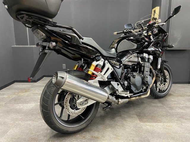 ホンダ・CB1300SFスーパーボルドールの中古車が入荷しました♪3