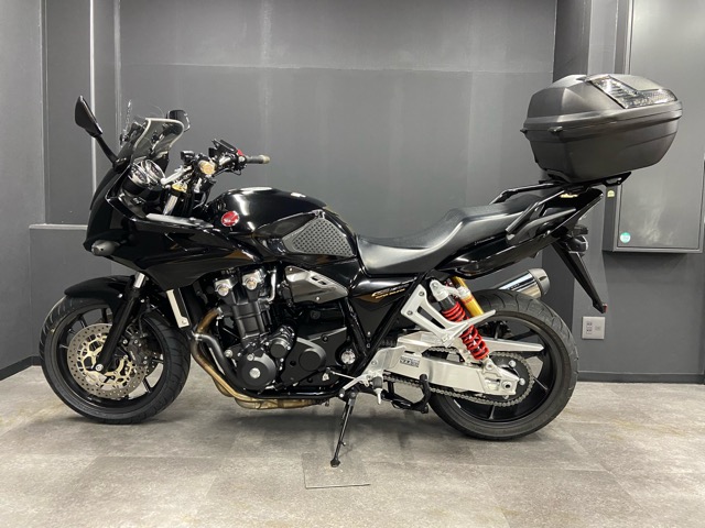 ホンダ・CB1300SFスーパーボルドールの中古車が入荷しました♪4