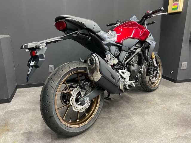 ホンダ CB250R ABS レッドの展示在庫車両が入荷しました♪3