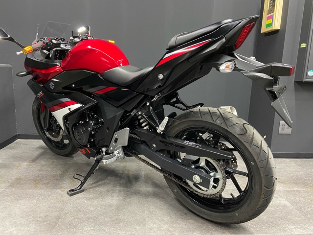 スズキ・GSX250Rの中古車が入荷致しました♪6