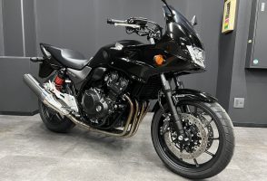 CB400SFスーパーボルドールの中古車が入荷しました♪