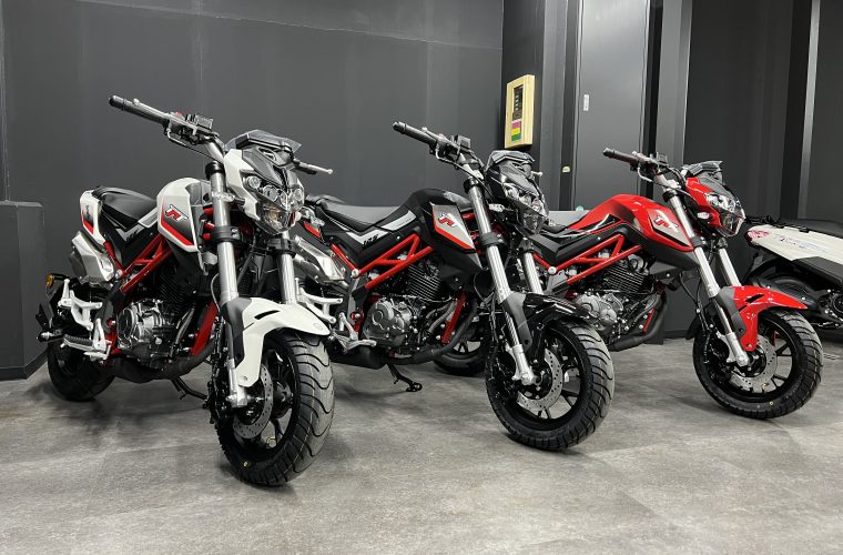 Benelli 【ベネリ】TNT125が入荷しました♪