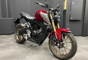 CB125Rの即納可能新車が１台入荷致しました！