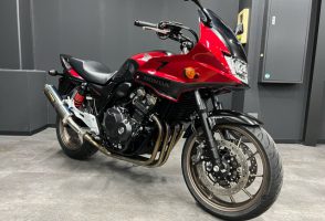 【中古車入荷情報】CB400スーパーボルドールのカスタム車！