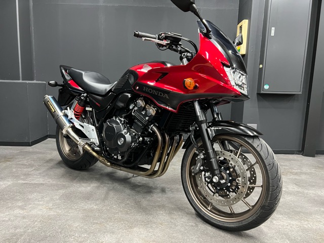 【中古車入荷情報】CB400スーパーボルドールのカスタム車！