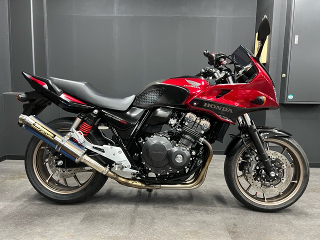 【中古車入荷情報】CB400スーパーボルドールのカスタム車！2