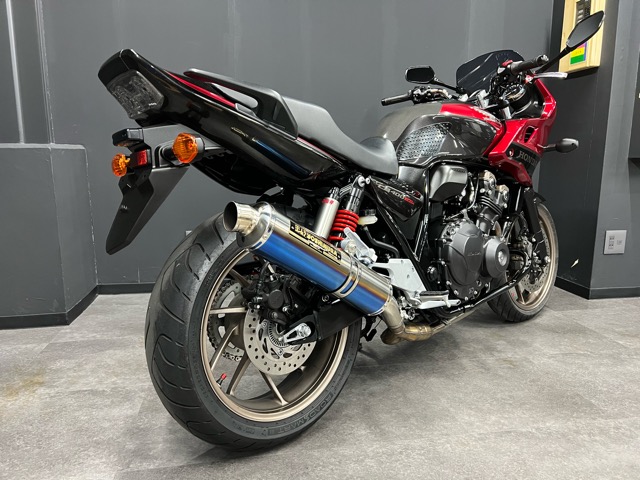 【中古車入荷情報】CB400スーパーボルドールのカスタム車！3