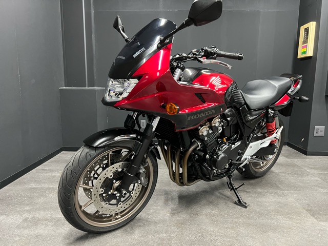 【中古車入荷情報】CB400スーパーボルドールのカスタム車！5