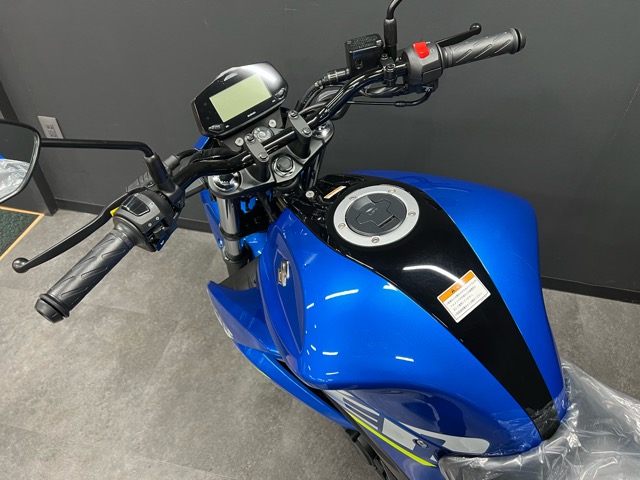 【新車入荷情報】SUZUKI・ジクサー１５０ トリトンブルーの即納可能車が入荷しました♪7