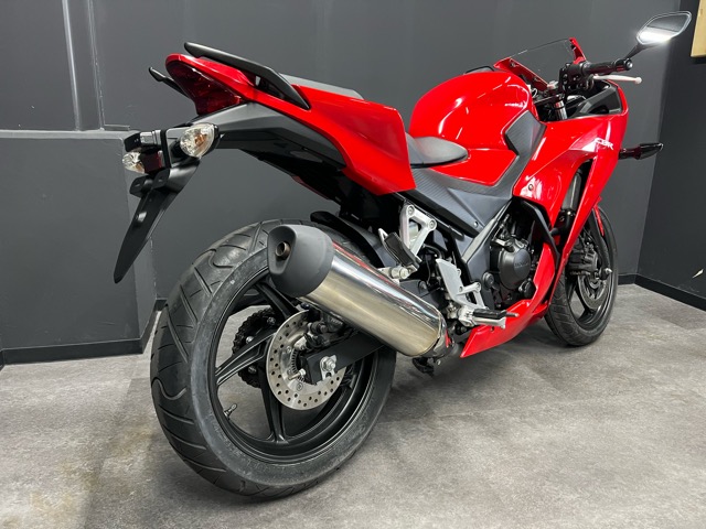 【中古車入荷情報】ホンダ・CBR250R ABS ミレニアムレッド入荷致しました♪3