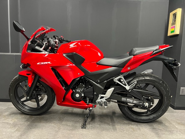 【中古車入荷情報】ホンダ・CBR250R ABS ミレニアムレッド入荷致しました♪4