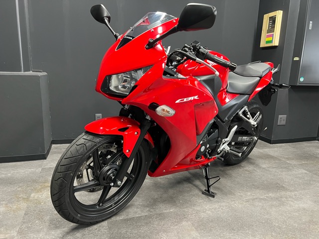 【中古車入荷情報】ホンダ・CBR250R ABS ミレニアムレッド入荷致しました♪5