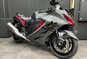 SUZUKI 隼 2023年モデル/サンダーグレーメタリック入荷しました！