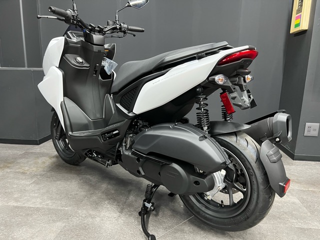 ヤマハ・２０２２年の新型スクーター X FORCE（エックスフォース）入荷致しました♪6