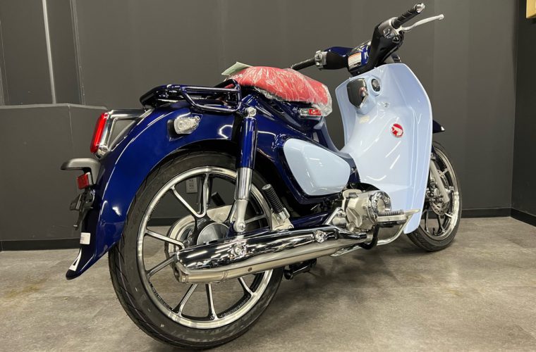 ホンダ・スーパーカブC125、パールニルタバブルーの在庫車が入荷しました！3