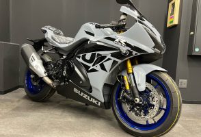 スズキ・GSX-R1000R グラスマットメカニカルグレー入荷しました！