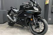 【ヤマハ】YZF-R25/2022年モデルのブラックメタリックが入荷しました♪