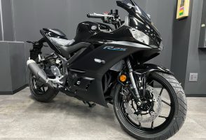 【ヤマハ】YZF-R25/2022年モデルのブラックメタリックが入荷しました♪