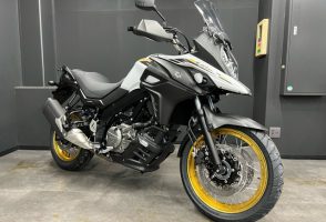 スズキ・Ｖストローム650XT【2022年・ブリリアントホワイト】1台入荷致しました♪