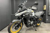 スズキ・Ｖストローム650XT【2022年・ブリリアントホワイト】1台入荷致しました♪5