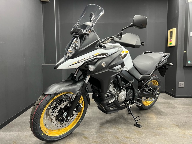 スズキ・Ｖストローム650XT【2022年・ブリリアントホワイト】1台入荷致しました♪5