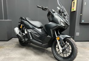 【ホンダ】新型ADV160・マットガンパウダーブラックメタリック入荷！