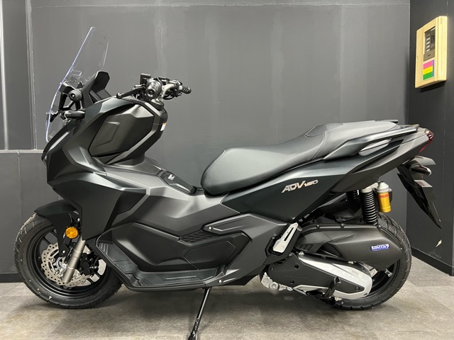 【ホンダ】新型ADV160・マットガンパウダーブラックメタリック入荷！4