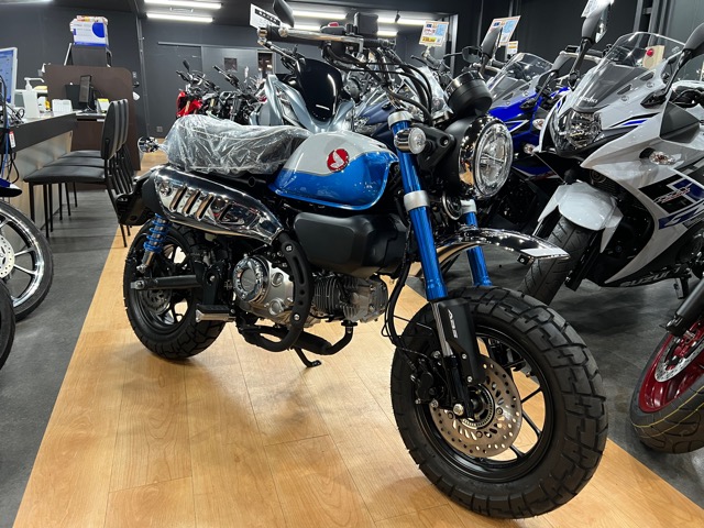 ホンダ・モンキー125のブルーの在庫新車が入荷致しました！