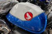 ホンダ・モンキー125のブルーの在庫新車が入荷致しました！5