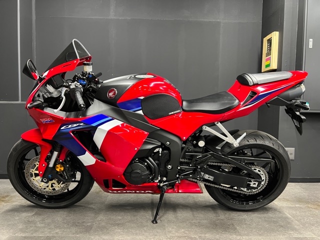 ホンダ・CBR600RRの中古車が入荷致しました♪4