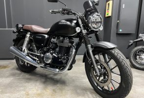 【中古車入荷！】高額カスタムパーツ多数装備済みのＧＢ３５０入荷致しました！